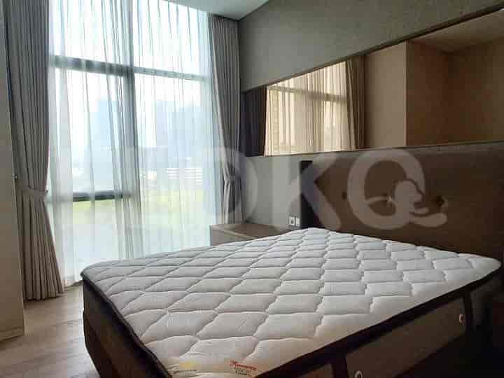 Bedroom with a king-size bed, large windows and a mirror.