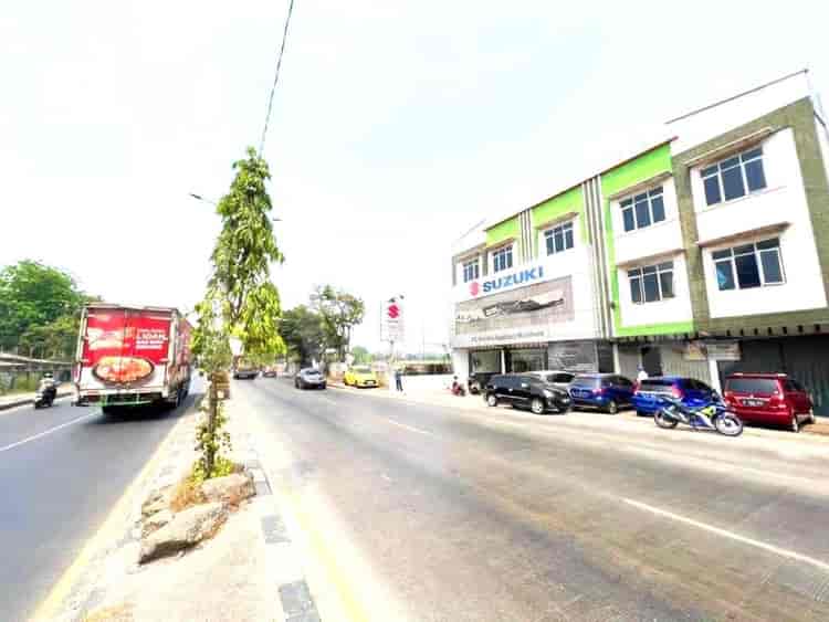 Disewakan Ruko Luas 180 m2 di Cikarang Barat, Bekasi - RKR59f 2