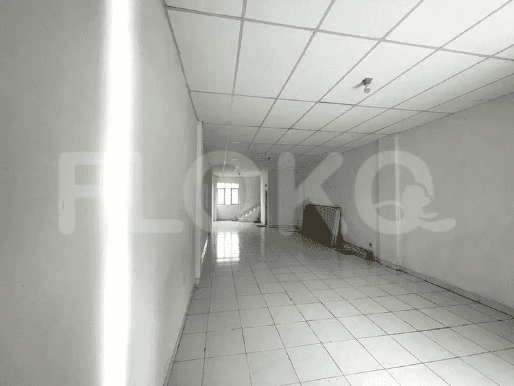 Disewakan Ruko Luas 72 m2 di Duta Centra Cibinong, Bogor - RKR26d 1