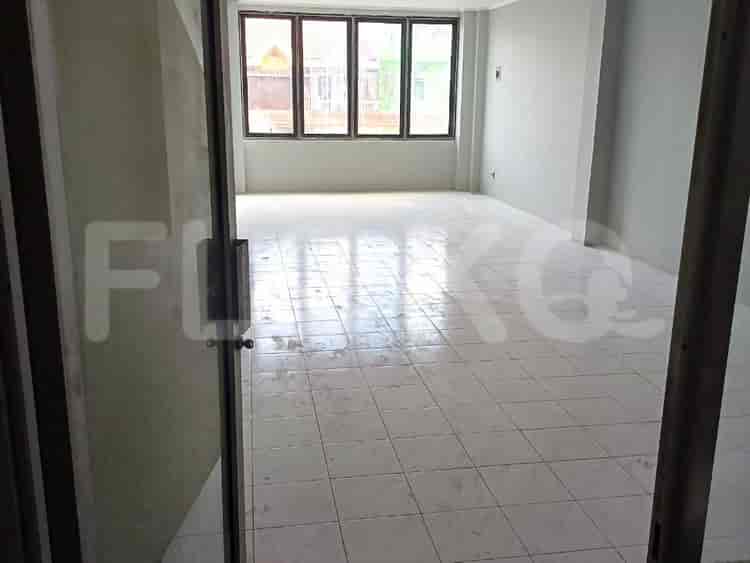 Disewakan Ruko Luas 180 m2 di Daan Mogot Raya, Daan Mogot - RKRd2e 1