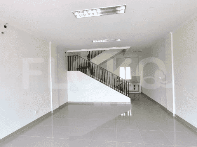 Disewakan Ruko Luas 107 m2 di Boulevard Raya, Gading Serpong - RKR5ae 1