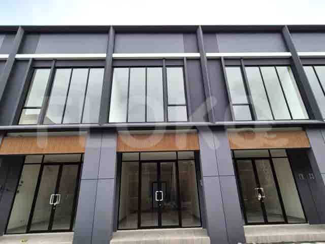 Disewakan Ruko Luas 109 m2 di Hampton Square, Gading Serpong - RKRaf6 1