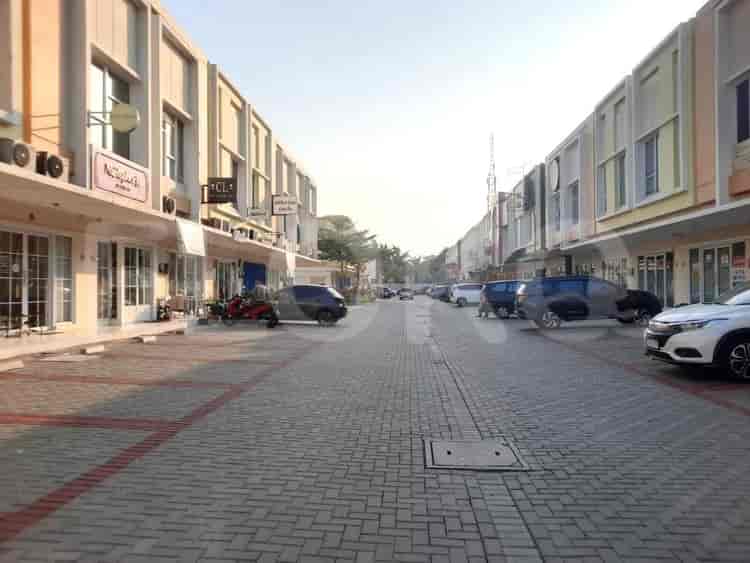 Disewakan Ruko Luas 81 m2 di Boulevard Gading Serpong, Gading Serpong - RKR0c1 1