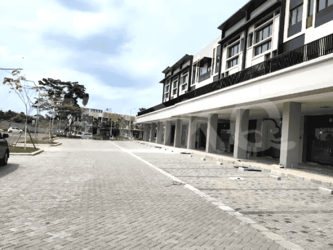 Disewakan Ruko Luas 300 m2 di Boulevard Raya, Gading Serpong - RKReb7 2