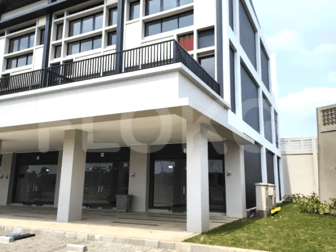 Disewakan Ruko Luas 300 m2 di Boulevard Raya, Gading Serpong - RKReb7 4