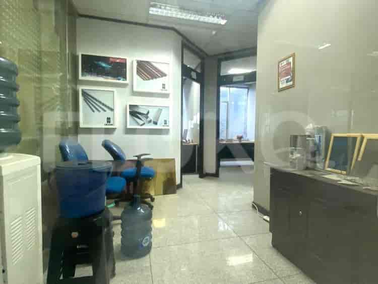 Disewakan Ruko Luas 1600 m2 di Wisma Gandaria, Gandaria - RKR057 6