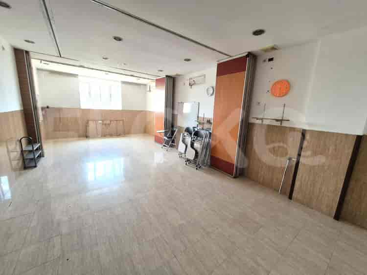 288 sqm, shophouse for rent in Boulevard Raya, Kelapa Gading - RKR3f8 5