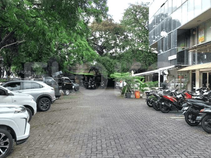 550 sqm, shophouse for rent in Bona Indah, Lebak Bulus 3