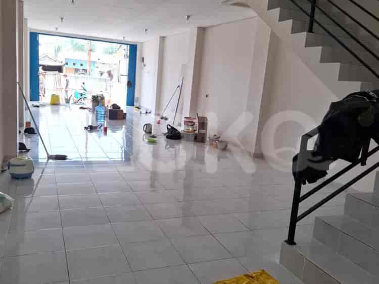 Disewakan Ruko Luas 202 m2 di Meruya Raya, Meruya - RKR8f8 2