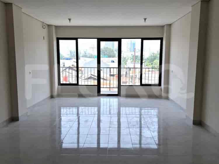 Disewakan Ruko Luas 202 m2 di Meruya Raya, Meruya - RKR8f8 5