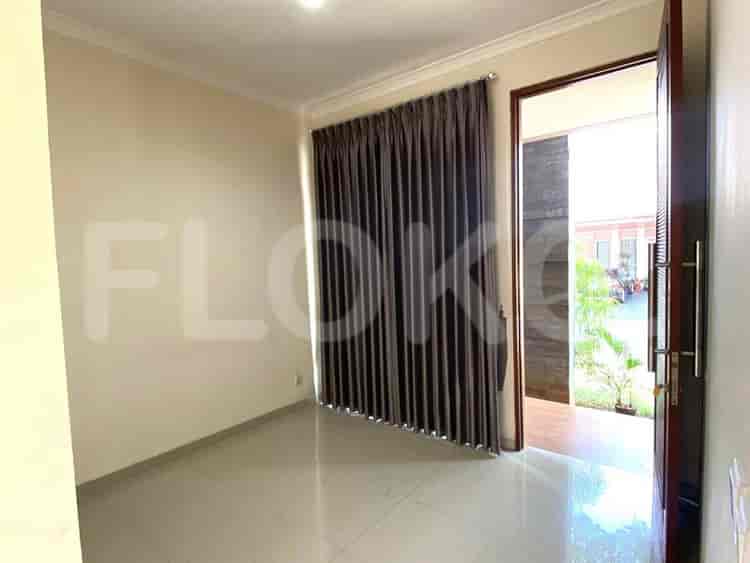 Disewakan Rumah 4 BR, Luas 247 m2 di Cluster orlanda, Alam Sutera - RHA61b 1