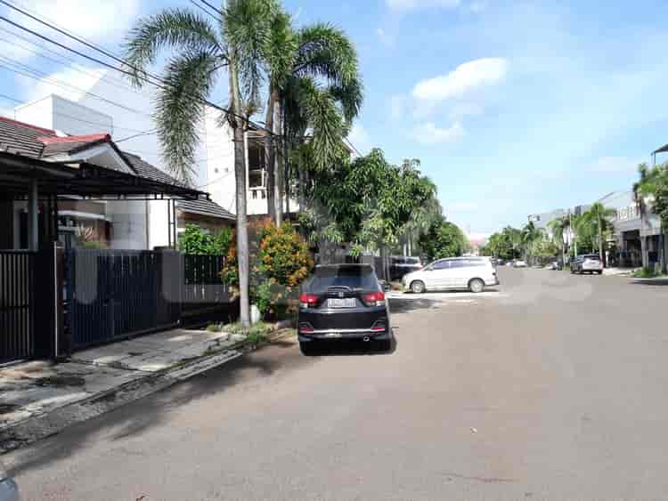Disewakan Rumah 3 BR, Luas 100 m2 di Cluster Aralia, Harapan Indah, Bekasi - RHAe40 2