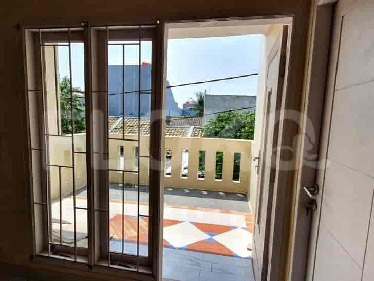 Disewakan Rumah 3 BR, Luas 140 m2 di Harapan Indah 1, Bekasi - RHAe2c 12