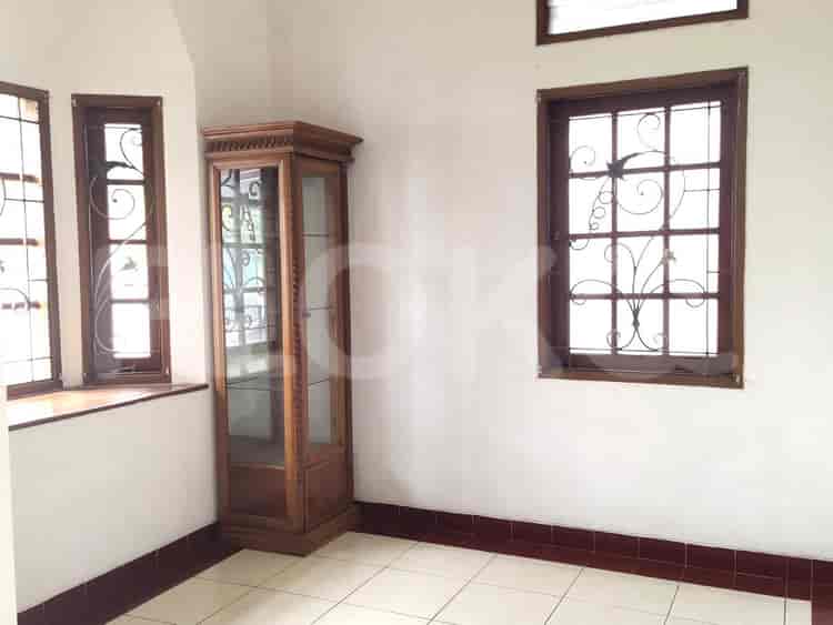 Disewakan Rumah 3 BR, Luas 150 m2 di Kemang Pratama, Bekasi - RHAd07 11