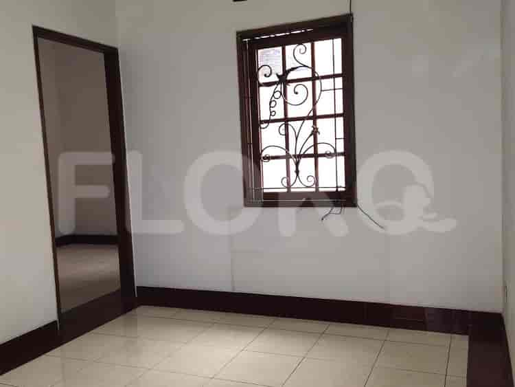 Disewakan Rumah 3 BR, Luas 150 m2 di Kemang Pratama, Bekasi - RHAd07 12