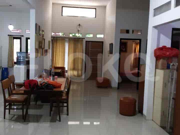 Disewakan Rumah 3 BR, Luas 200 m2 di Kemang Pratama 1, Bekasi - RHA011 4