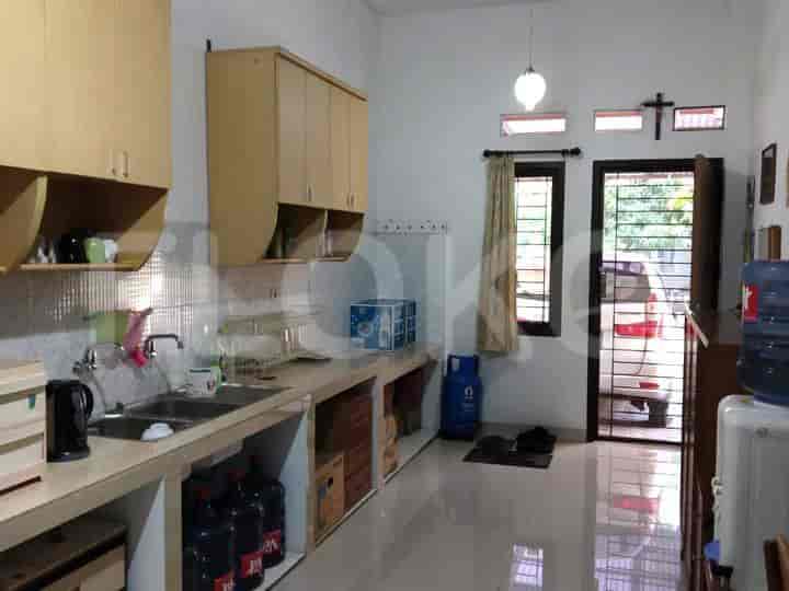 Disewakan Rumah 3 BR, Luas 200 m2 di Kemang Pratama 1, Bekasi - RHA011 7