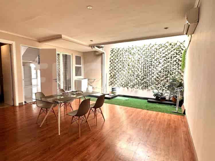Disewakan Rumah 3 BR, Luas 240 m2 di Cluster Palm Summarecon, Bekasi - RHA957 1