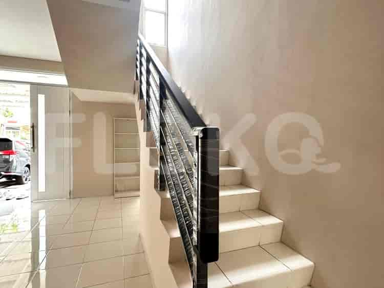 Disewakan Rumah 3 BR, Luas 240 m2 di Cluster Palm Summarecon, Bekasi - RHA957 3