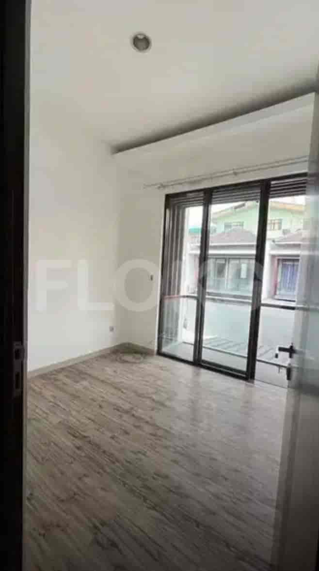 Disewakan Rumah 3 BR, Luas 86 m2 di Golden City, Bekasi Utara - RHAa24 10