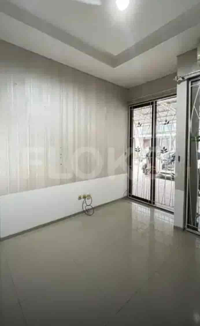 Disewakan Rumah 3 BR, Luas 86 m2 di Golden City, Bekasi Utara - RHAa24 8
