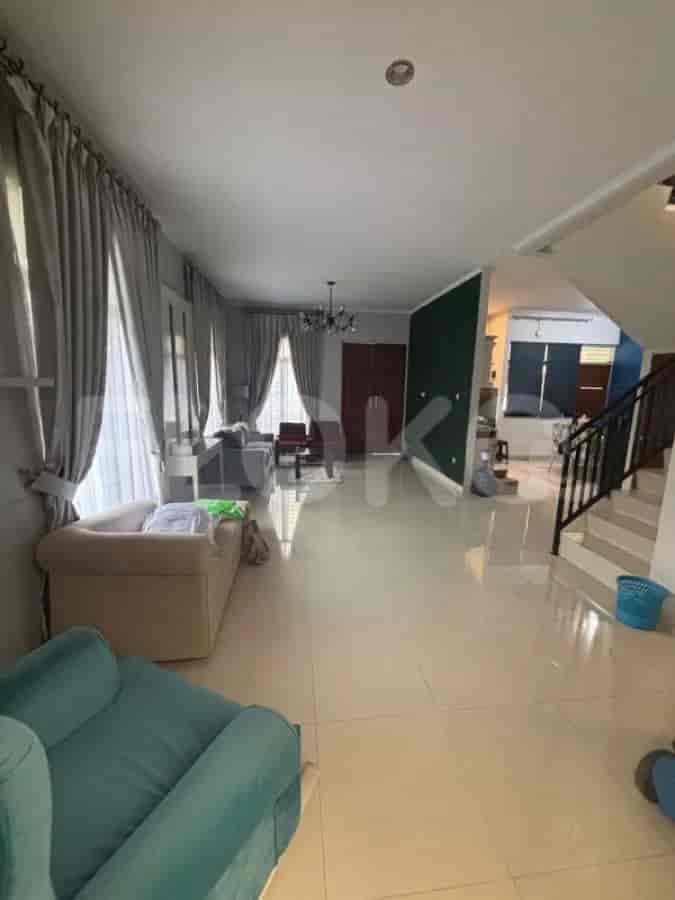 Disewakan Rumah 3 BR, Luas 200 m2 di Bintaro, Bintaro - RHA67f 1