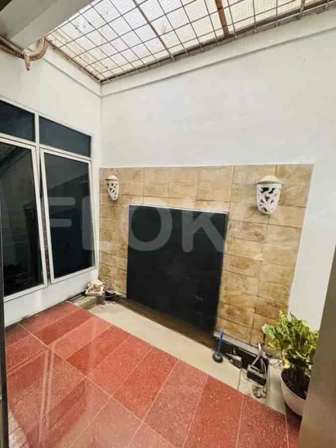Disewakan Rumah 3 BR, Luas 200 m2 di Bintaro, Bintaro - RHA67f 7
