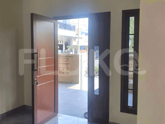 Disewakan Rumah 2 BR, Luas 90 m2 di Taman Harapan baru Raya, Cakung - RHA161 2