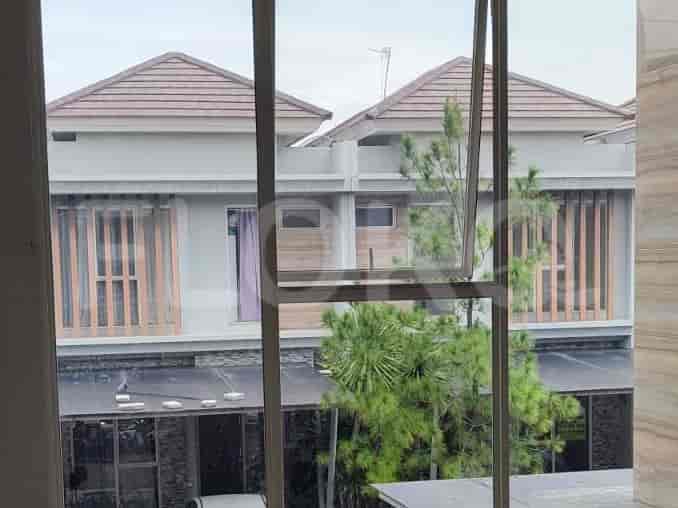 Disewakan Rumah 4 BR, Luas 123 m2 di JGC Cluster North, Cakung - RHA7c0 1