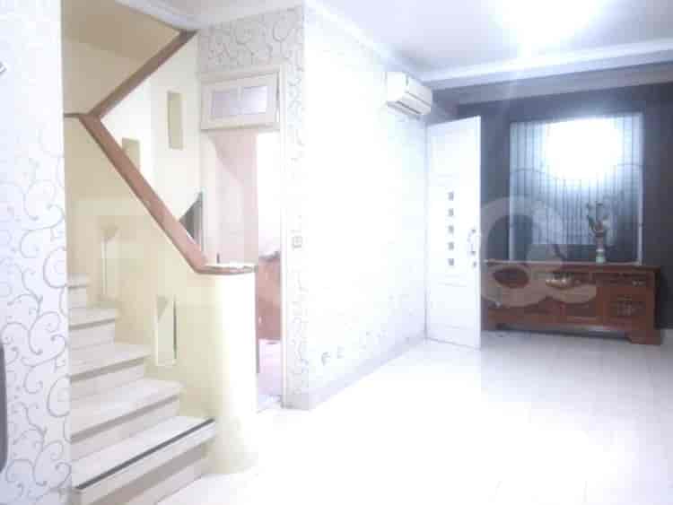Disewakan Rumah 3 BR, Luas 100 m2 di Citra gran, Cibubur - RHA9de 3