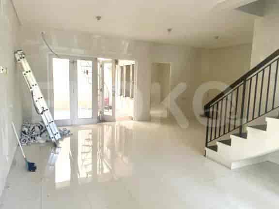 Disewakan Rumah 3 BR, Luas 135 m2 di Raffles hills, Cibubur - RHA449 4