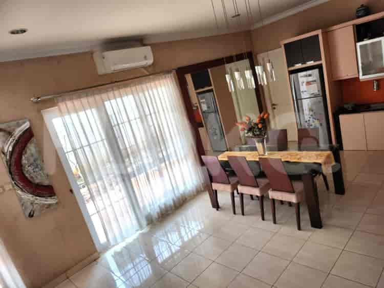 Disewakan Rumah 4 BR, Luas 300 m2 di Kota wisata, Cibubur - RHA22d 3