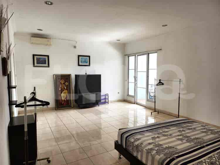 Disewakan Rumah 4 BR, Luas 300 m2 di Kota wisata, Cibubur - RHA22d 9