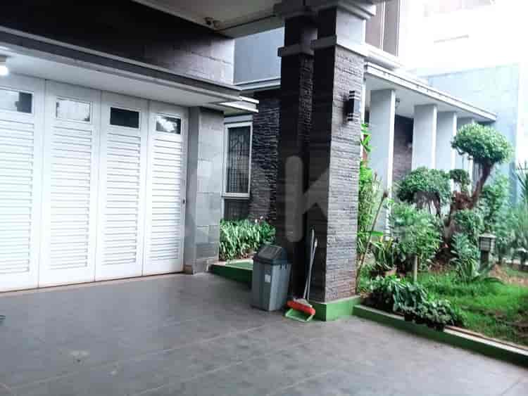 Disewakan Rumah 4 BR, Luas 310 m2 di Kota wisata, Cibubur - RHAe02 1