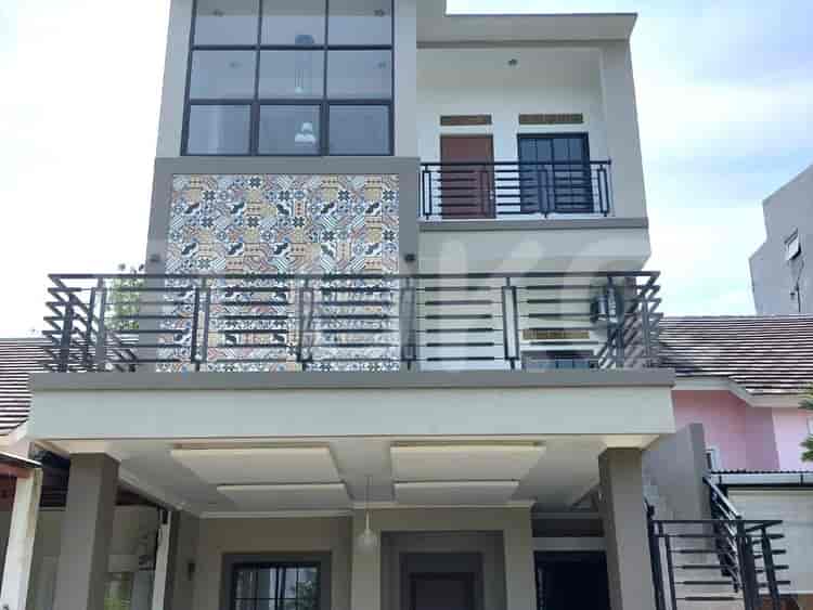 Disewakan Rumah 7 BR, Luas 264 m2 di kota wisata, Cibubur - RHAe83 1
