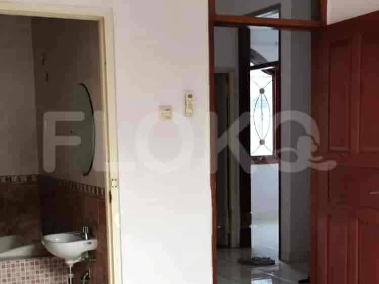 Disewakan Rumah 4 BR, Luas 220 m2 di Meadow, Cikarang - RHA83f 5