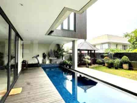 The exterior of the house with the swimming pool.