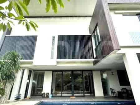 The house’s exterior with modern architecture and large glass windows.