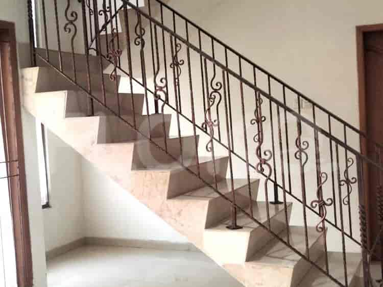 Disewakan Rumah 3 BR, Luas 175 m2 di Cinere, Cinere - RHA1c5 5