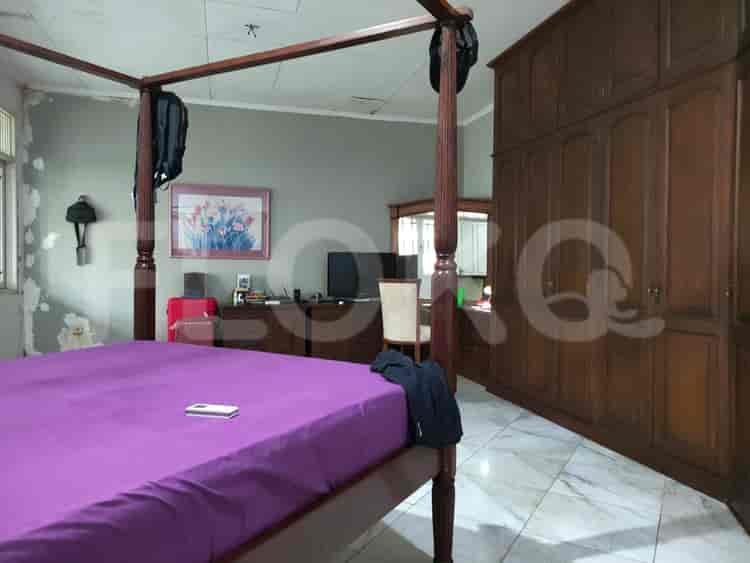 Disewakan Rumah 4 BR, Luas 250 m2 di Villa Cinere Mas, Cinere - RHAea4 5