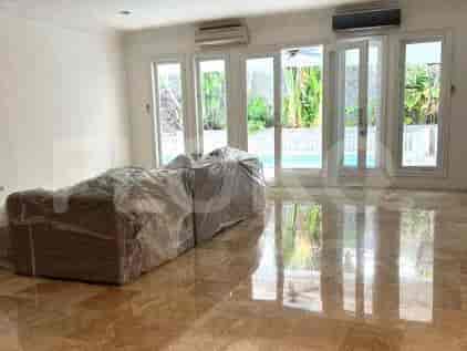 Disewakan Rumah 4 BR, Luas 350 m2 di Jl. Bunga Flamboyan, Cipete - RHA0c3 3