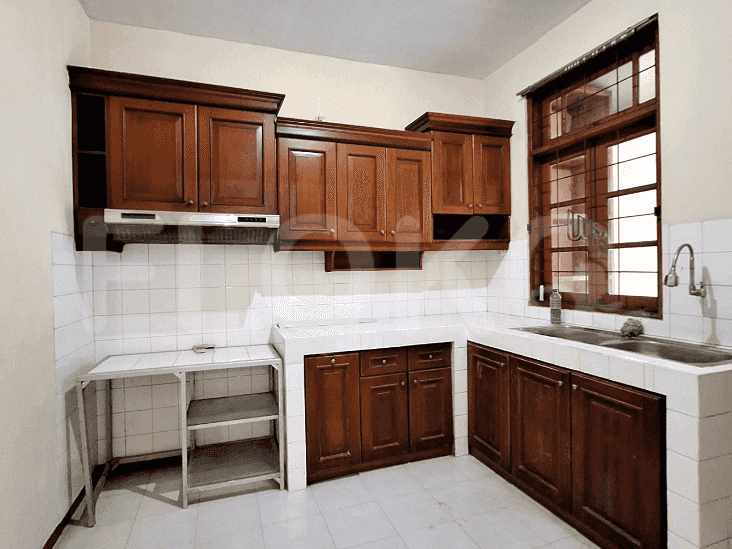 Disewakan Rumah 3 BR, Luas 100 m2 di Rempoa, Ciputat - RHA0d6 4