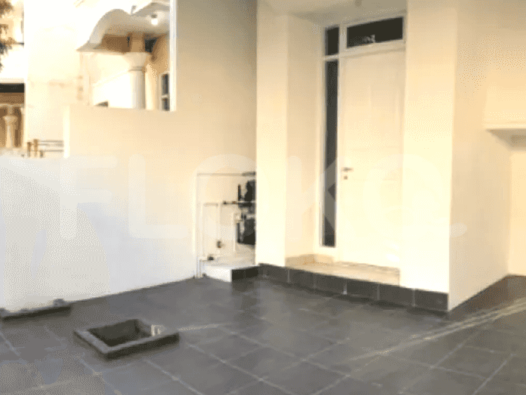 Disewakan Rumah 3 BR, Luas 180 m2 di Daan Mogot, Daan Mogot - RHA5a8 1