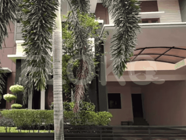 Disewakan Rumah 6 BR, Luas 300 m2 di Puri Sriwedari, Depok - RHA087 1