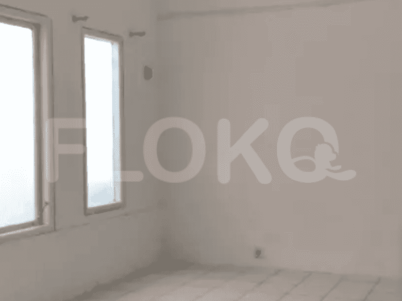 An empty room with windows on the left side and tiled floors.