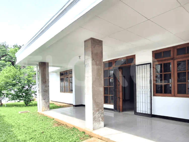 Disewakan Rumah 3 BR, Luas 250 m2 di Pasar Mayestik, Gandaria - RHA226 1