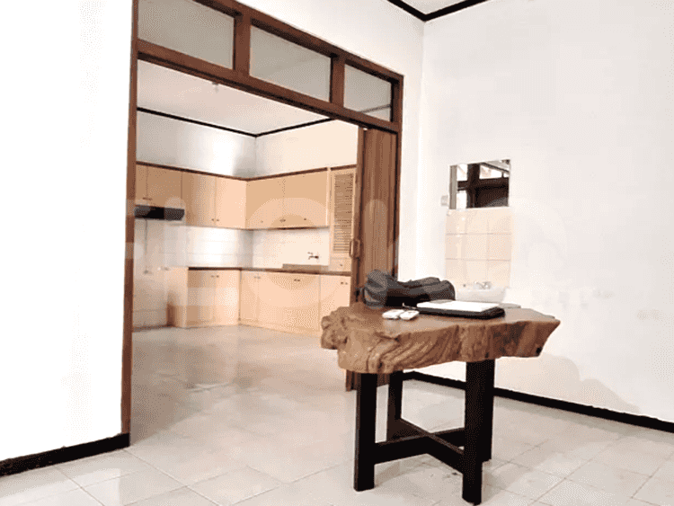 Disewakan Rumah 3 BR, Luas 250 m2 di Pasar Mayestik, Gandaria - RHA226 4