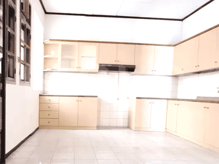 Disewakan Rumah 3 BR, Luas 250 m2 di Pasar Mayestik, Gandaria - RHA226 5