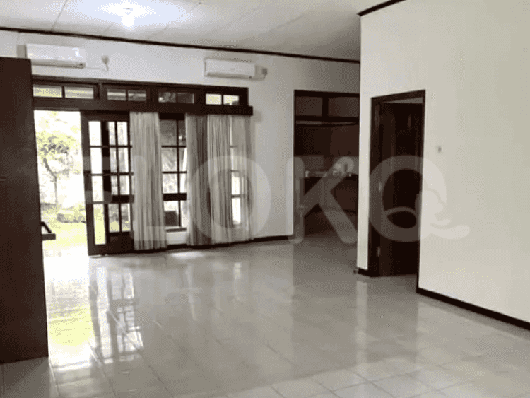Disewakan Rumah 3 BR, Luas 250 m2 di Gandaria, Gandaria - RHAef9 3