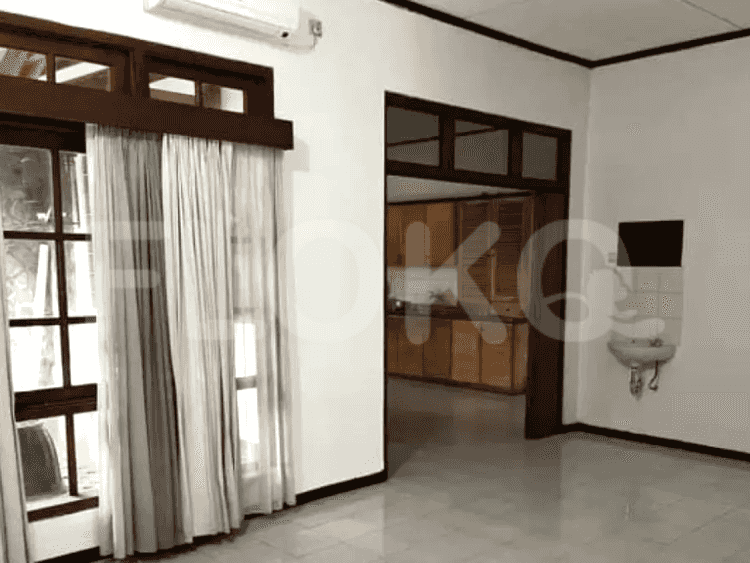 Disewakan Rumah 3 BR, Luas 250 m2 di Gandaria, Gandaria - RHAef9 4